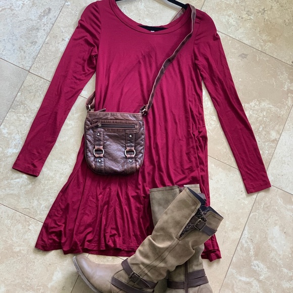 Mid thigh Lanks maroon dress - Picture 3 of 5